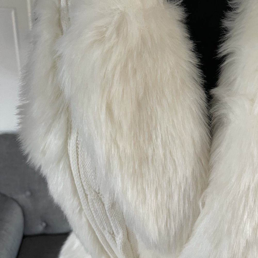 XOXO Fur detailed sweater vest - Picture 2 of 5